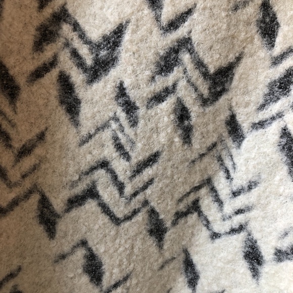 424 FIFTH Chevron Jacquard Poncho in Ivory NWOT - Picture 5 of 10